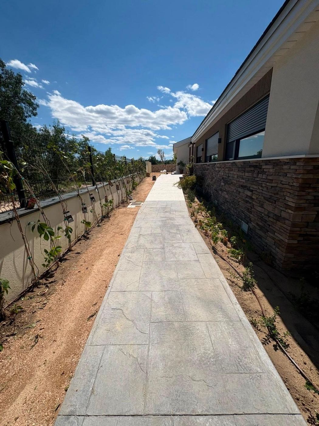 Después: Diseño de caminos de piedra